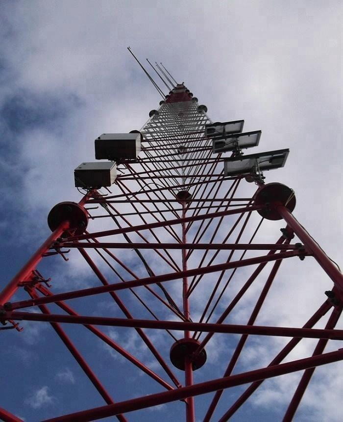 Torretta di telecomunicazione angolare a 4 zampe