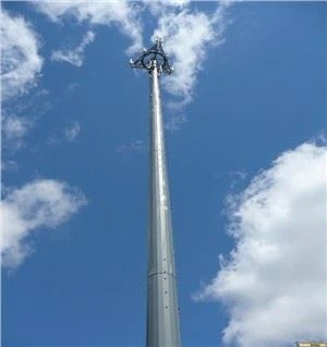 Torre sul tetto per telefono cellulare WiFi segnale cellulare